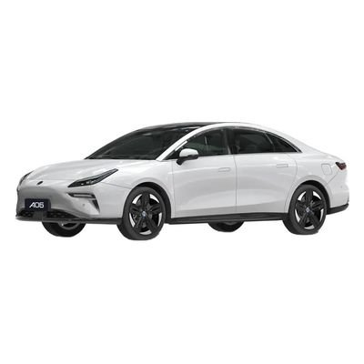 Un bon prix. Une voiture électrique HYCAN A06 à prix abordable avec 0,5 heure de charge rapide et batterie au lithium en ligne