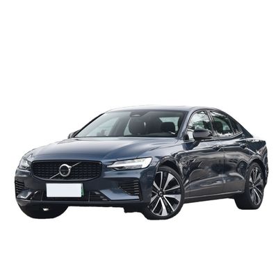 Un bon prix. Découvrez le meilleur des deux mondes avec la Volvo S60 haute vitesse longue portée et hybride rechargeable 2023 en ligne