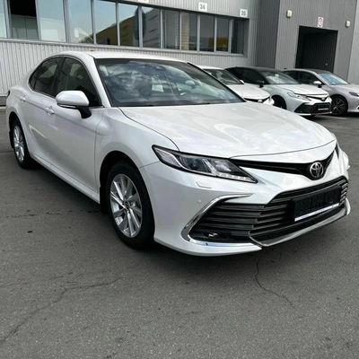 Un bon prix. To-yota C-amry 2.0GVP FWD 4 portes 5 places L4 essence 2023 2024 chinois LED électrique tissu écoulement portes à carburant noir électrique en ligne