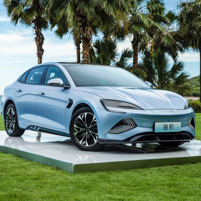 Un bon prix. 2023 BYD SEAL EV Pure Electric Car 700Km Drive arrière 4WD Version 4 portes 5 sièges Direction gauche pour vos besoins de fabrication en ligne