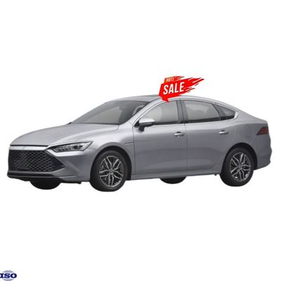 Un bon prix. 2023 500km de luxe Transmission à grande vitesse 4 portes 5 sièges Berline électrique QIN PLUS 500KM version de luxe Tourner à gauche en ligne