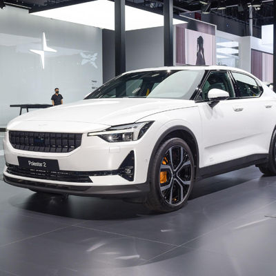 Un bon prix. Polestar 2 300 kw Moteur Power Sedan électrique avec longue portée 450 km et double moteur AWD en ligne
