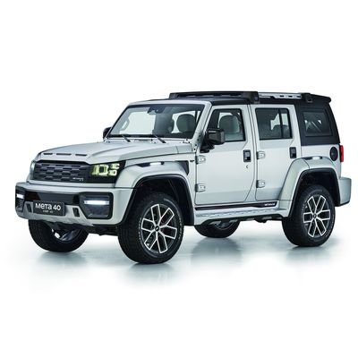 Un bon prix. 2024 BAIC BJ40 Plus Carrosserie à essence SUV tout-terrain 2.0T SUV auto compact 4x4 Véhicules avec système de freinage à disque avant à disque arrière en ligne