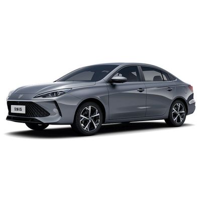 Un bon prix. 2024 ROEWE i5 Sedan 1.5L CVT Moteur turbo Direction gauche Norme d'émission Euro VI à l'intérieur de l'empattement 2500-3000 mm en ligne